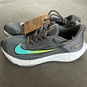 Nike zoom speed size 6.5 youth.